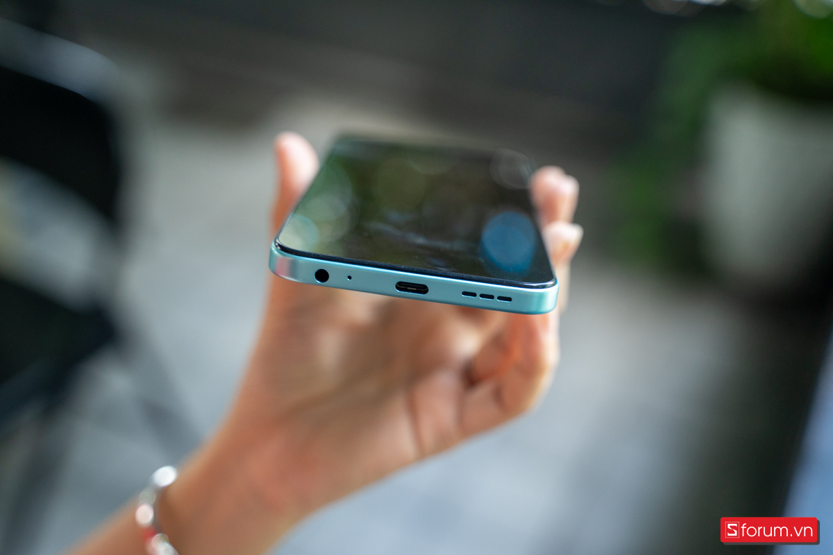 Phần viền của máy cũng được Tecno chăm chút kỹ lưỡng