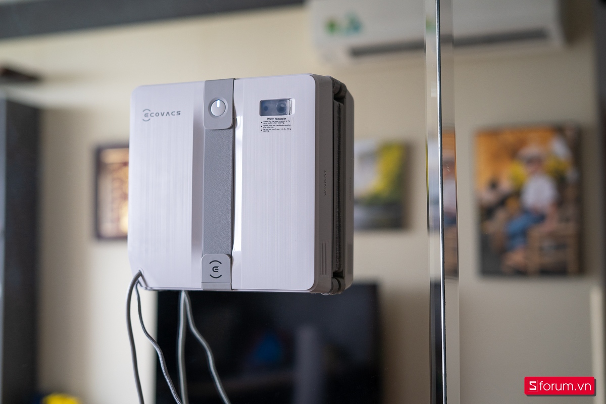 Trên tay robot lau kinh Ecovacs Winbot Mini