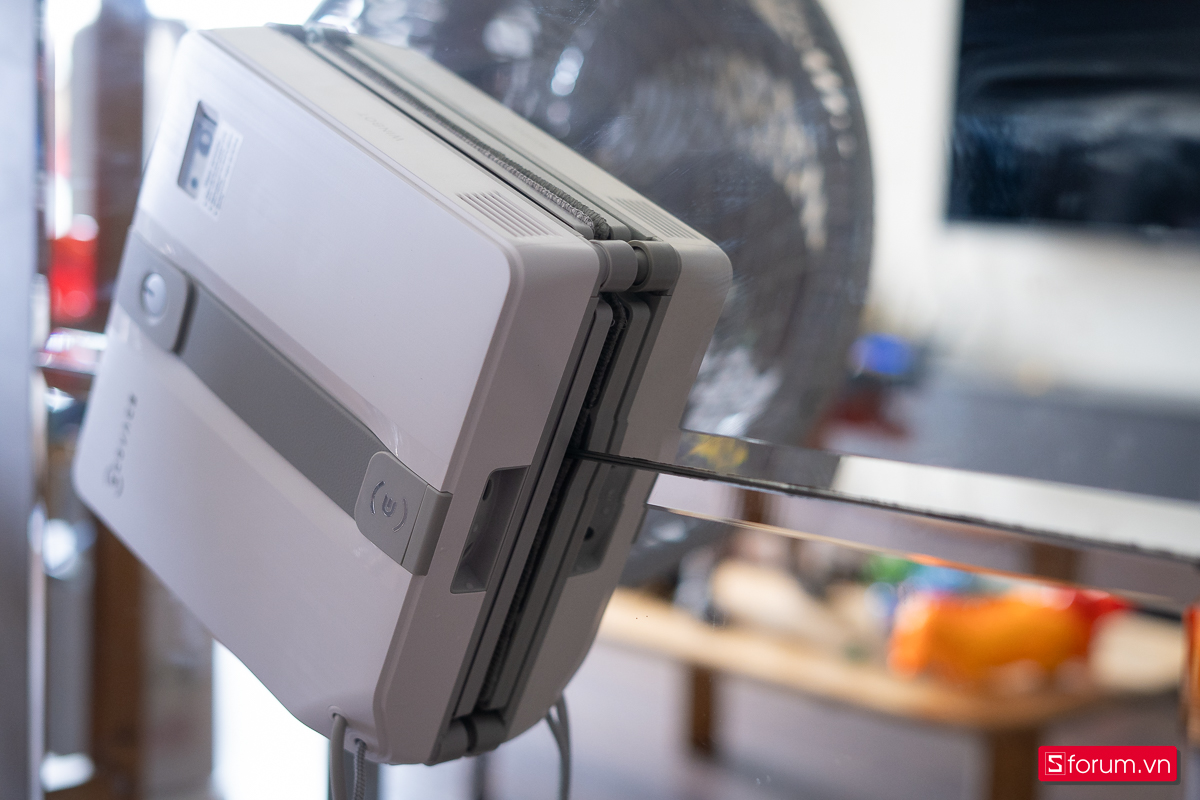 Trên tay robot lau kinh Ecovacs Winbot Mini