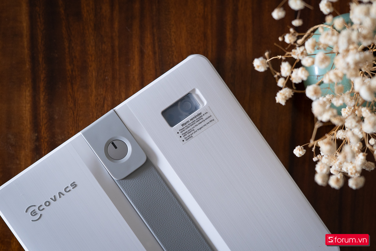 Trên tay robot lau kinh Ecovacs Winbot Mini