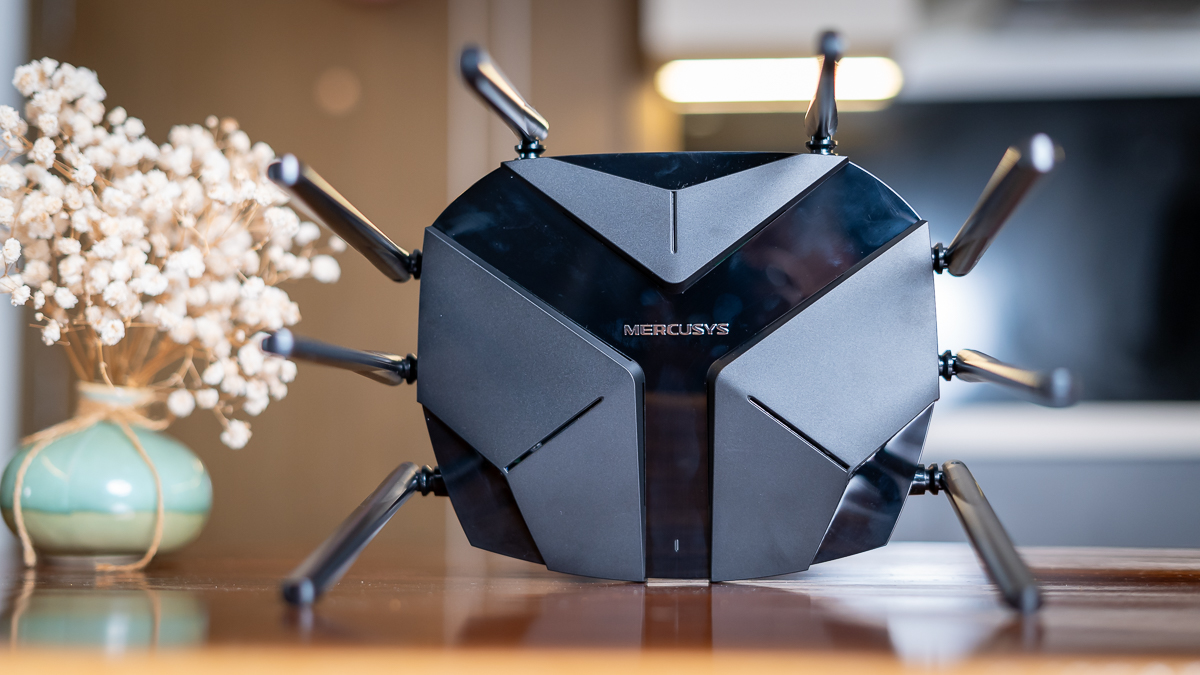 Trên tay Mercusys MR90X: Router Wi-Fi 6 8 ăng-ten, băng thông khủng 6Gbps, giá 1.86 triệu