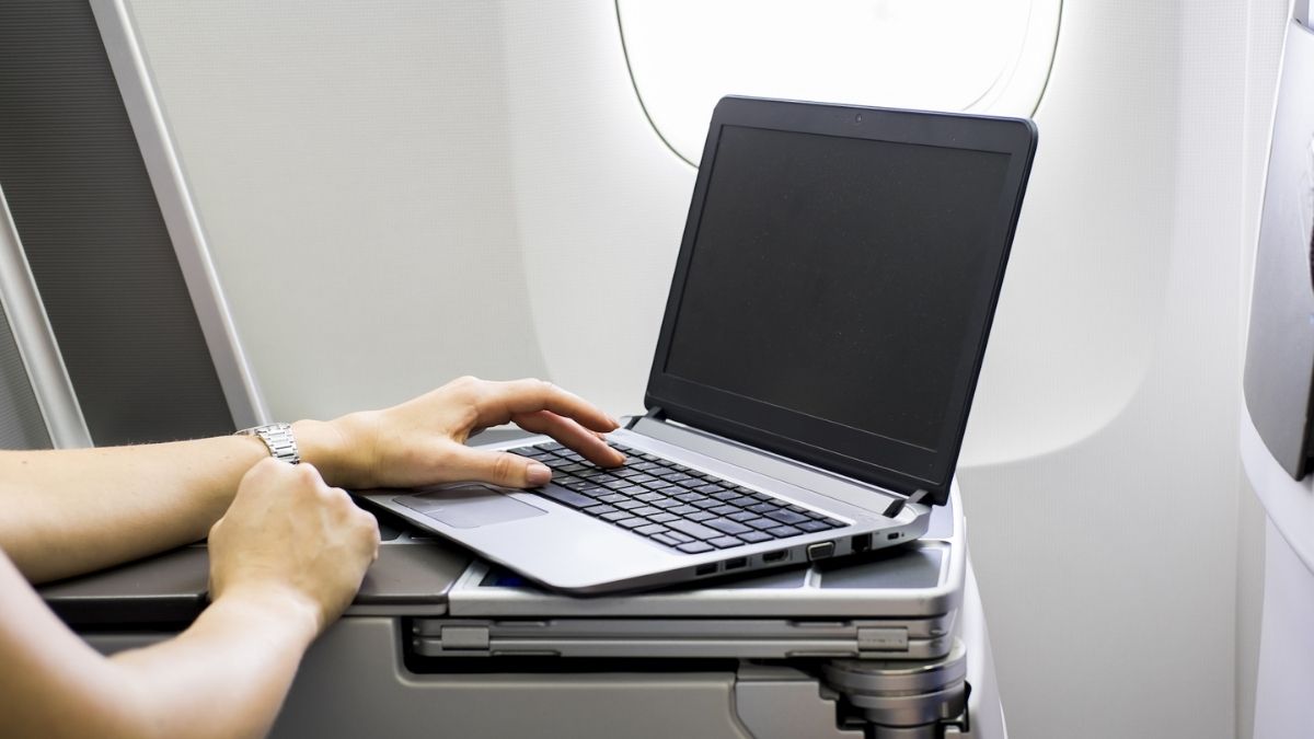 Quy định mang laptop lên máy bay rõ ràng