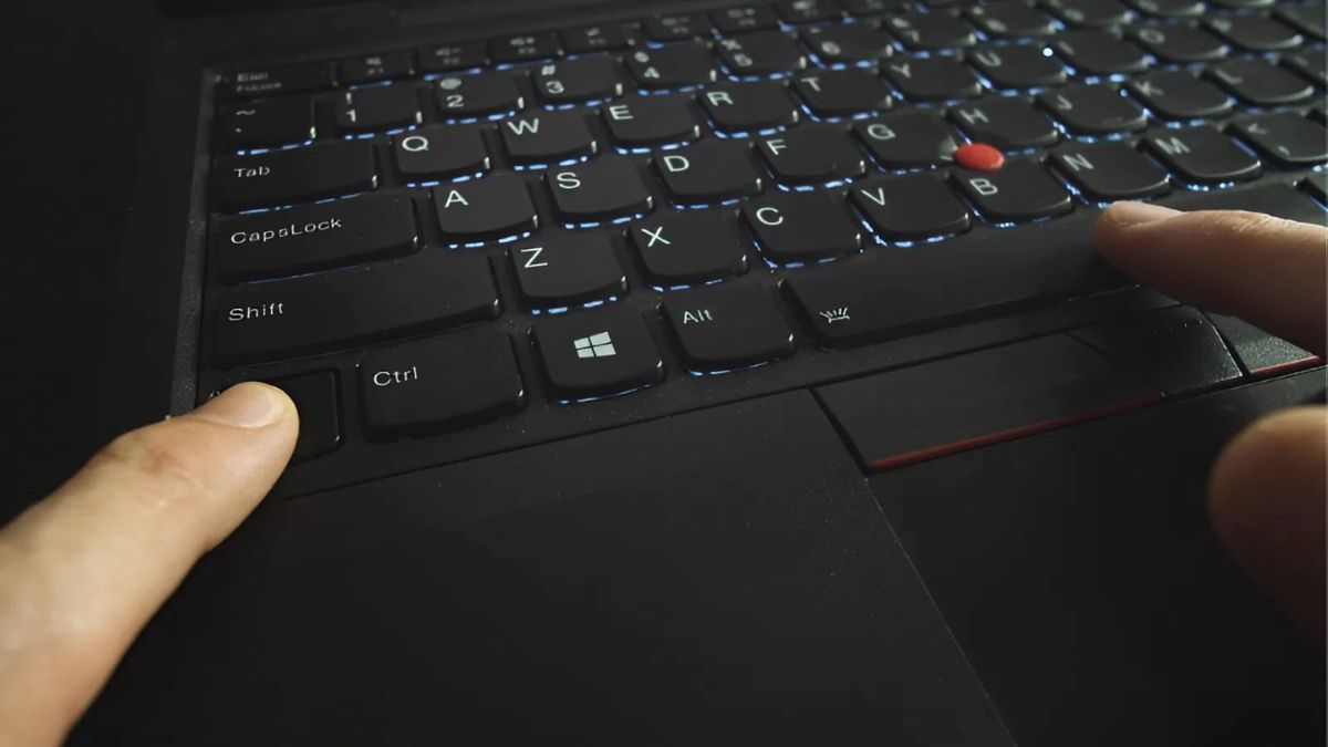 Cách bật đèn bàn phím laptop Lenovo trên một số dòng cụ thể