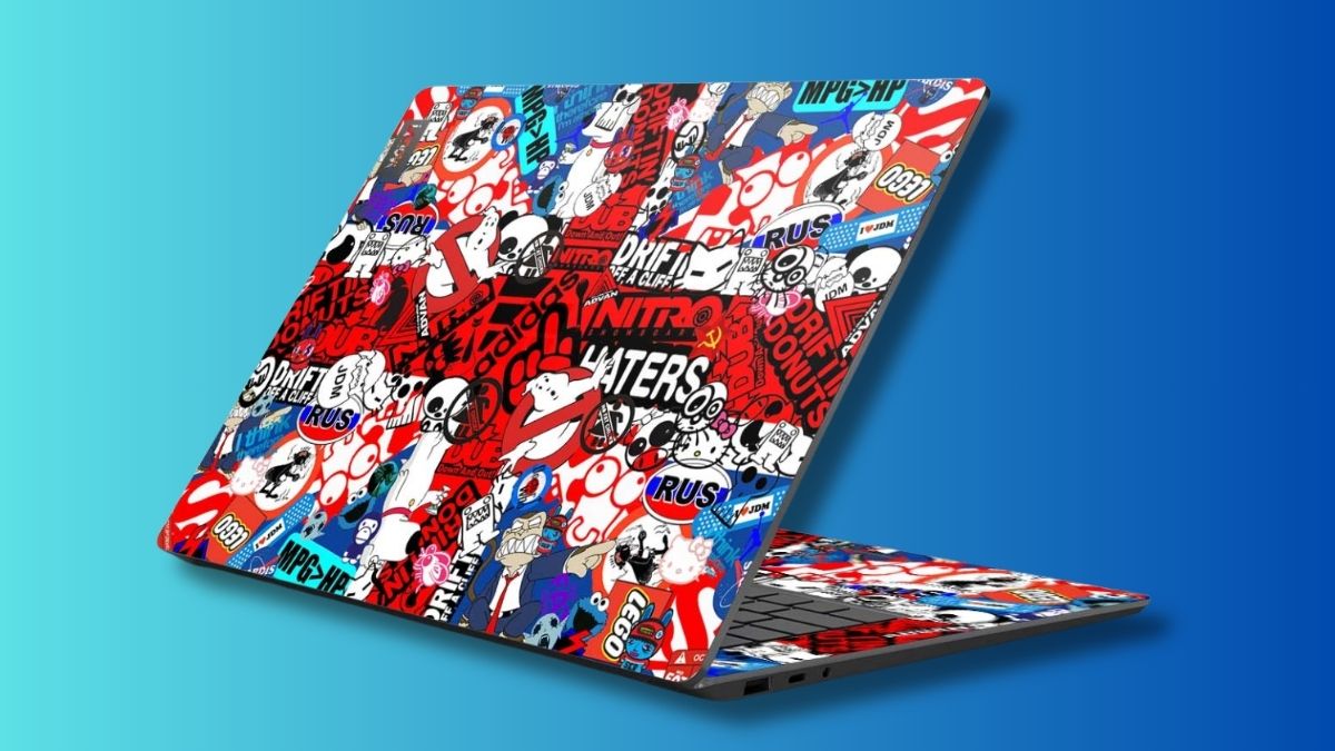 Việc dán sticker trên laptop không bắt buộc và tùy thuộc vào thẩm mỹ và sở thích cá nhân