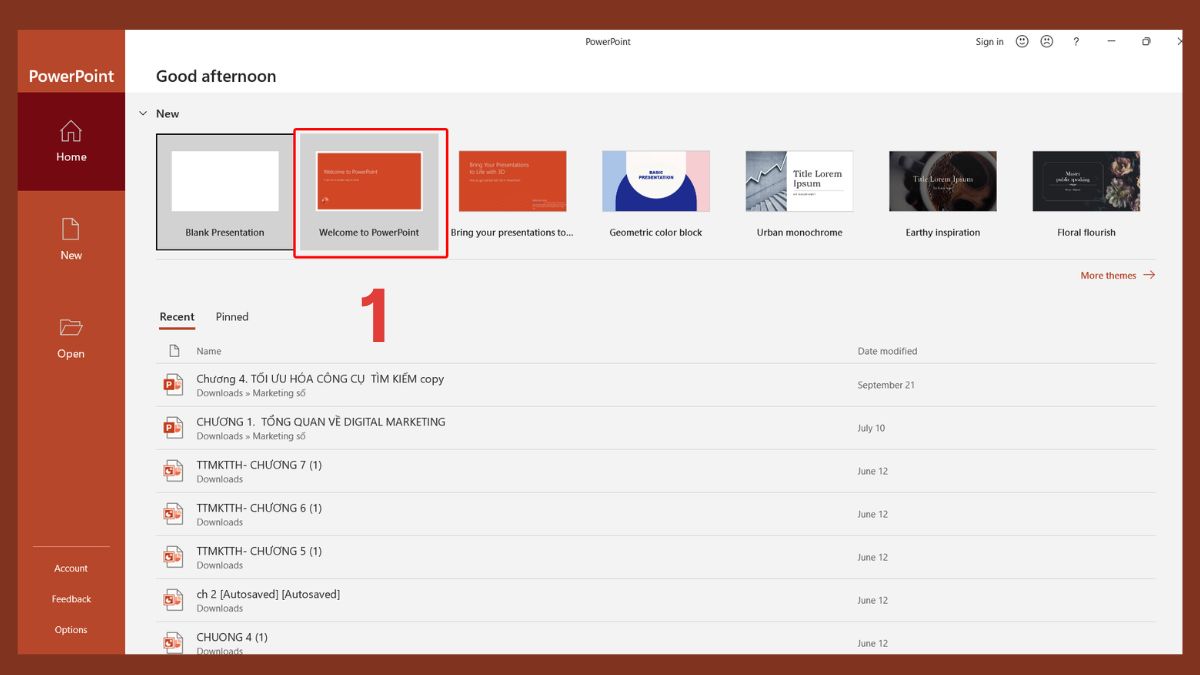 Cách chèn GIF có sẵn vào PowerPoint trên máy tính bước 1