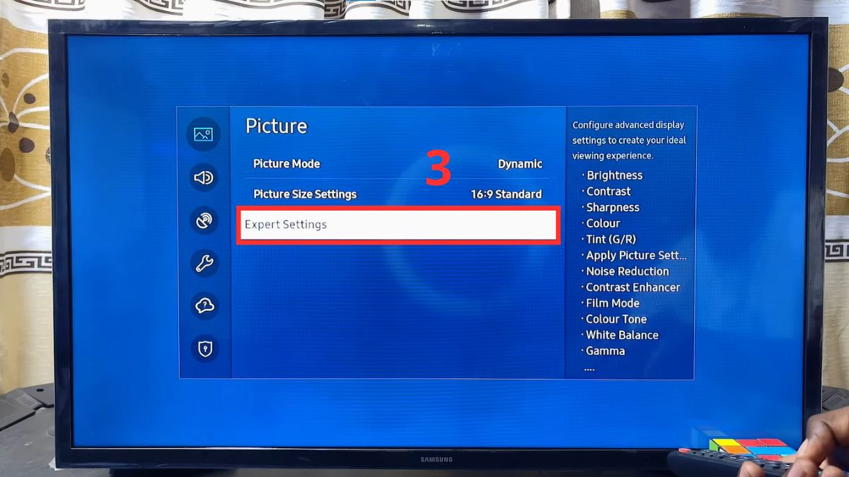 Điều chỉnh độ tương phản (Contrast) khi màn hình bị tối bước 3