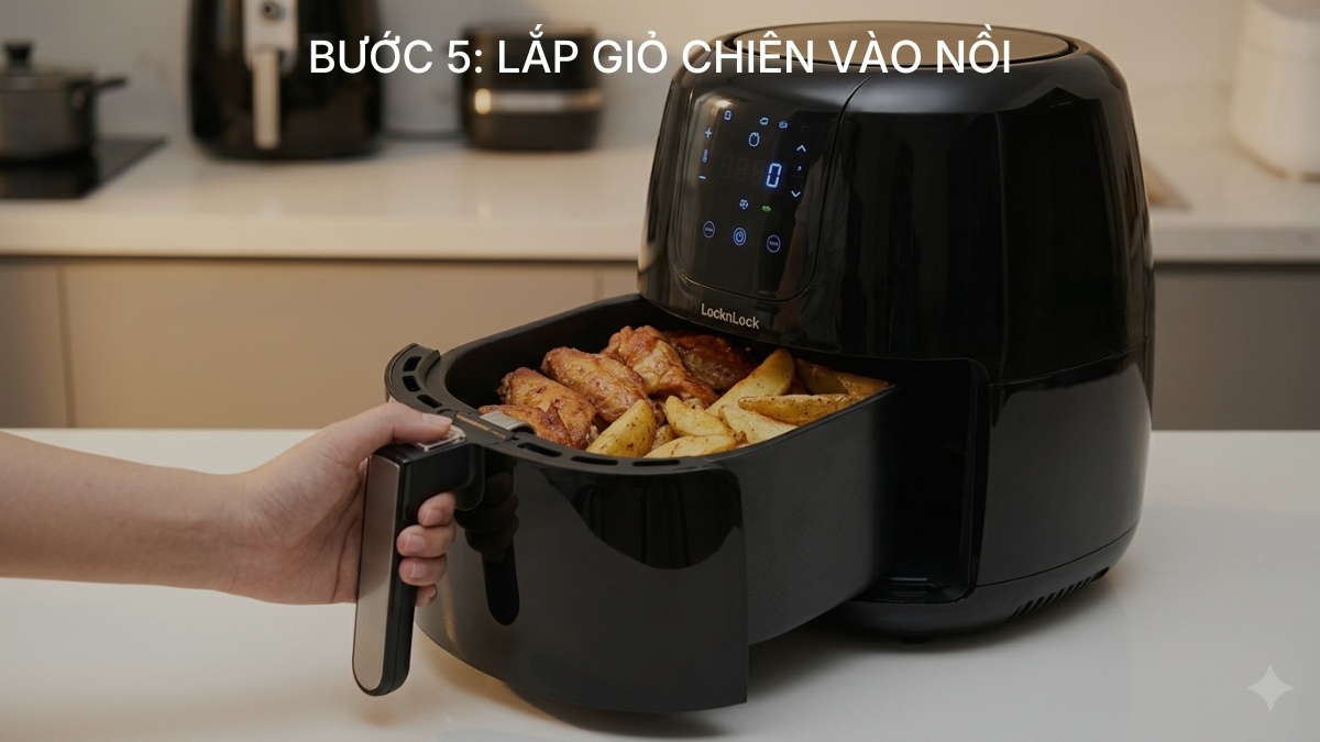 Lắp giỏ chiên vào nồi