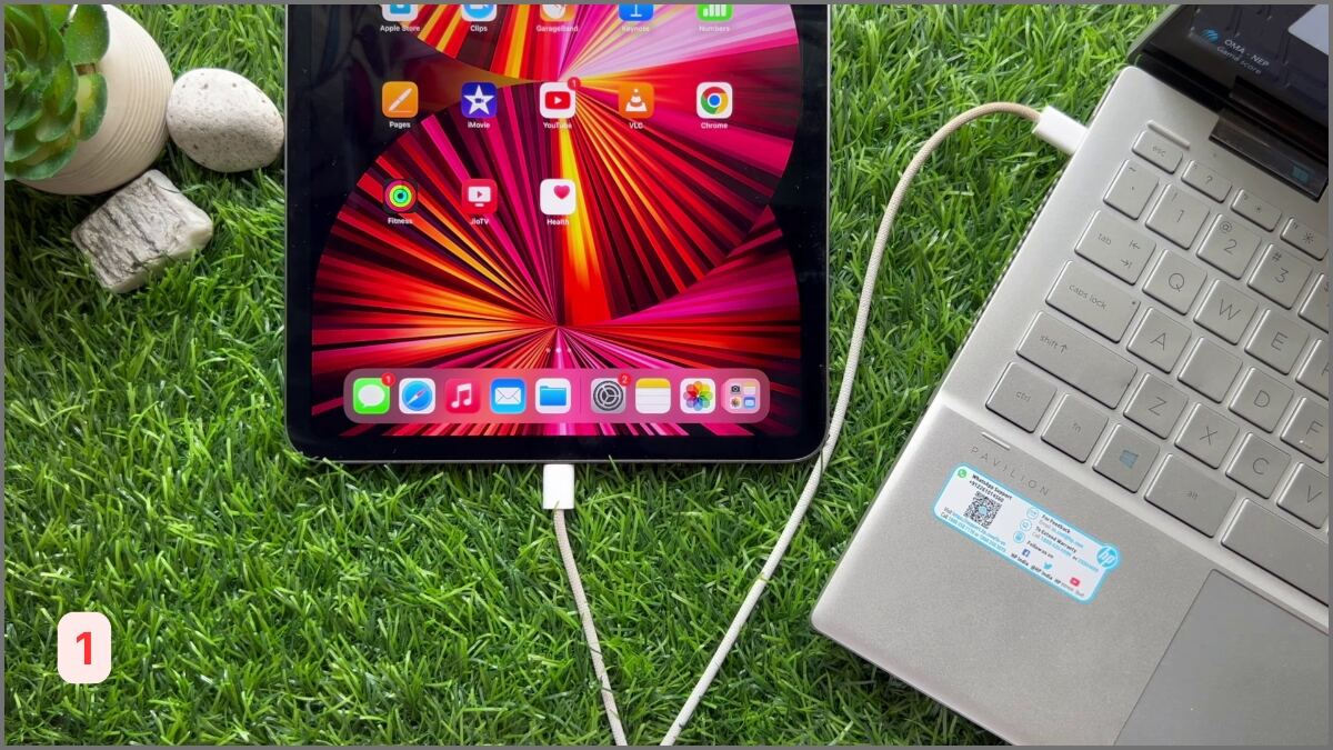 Kết nối thiết bị và mở iTunes