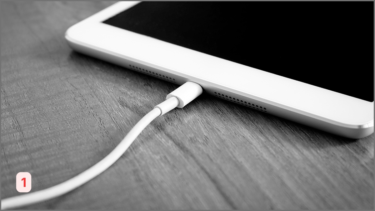 Cắm cáp sạc iPad khoảng 1 tiếng