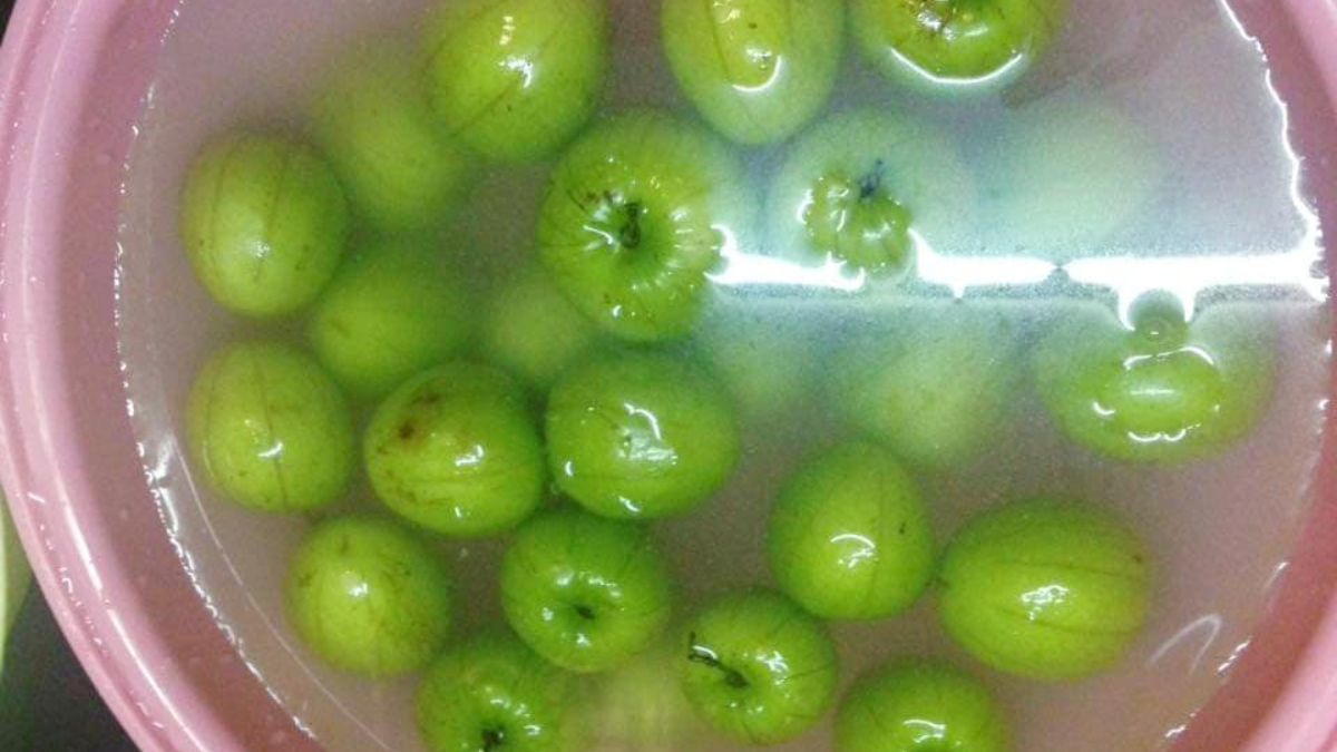 Cách làm mứt táo ta dùng nước vôi bước 2 (Hình minh họa)