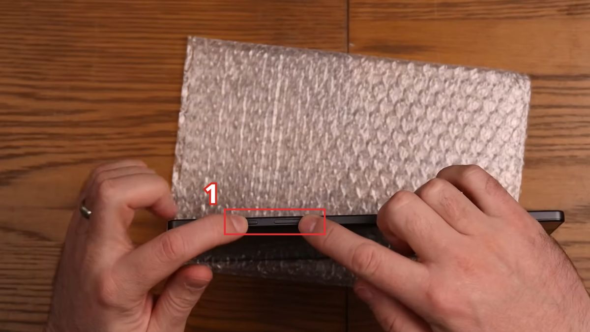 Cách cài đặt lại máy tính bảng Android khi không vào được màn hình chính bước 1