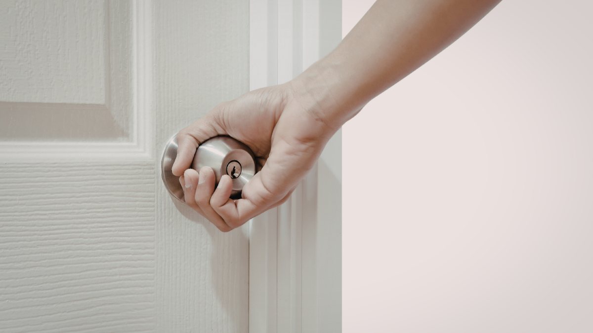 Đóng kín cửa khi bật Dry để đảm bảo hoạt động tốt nhất