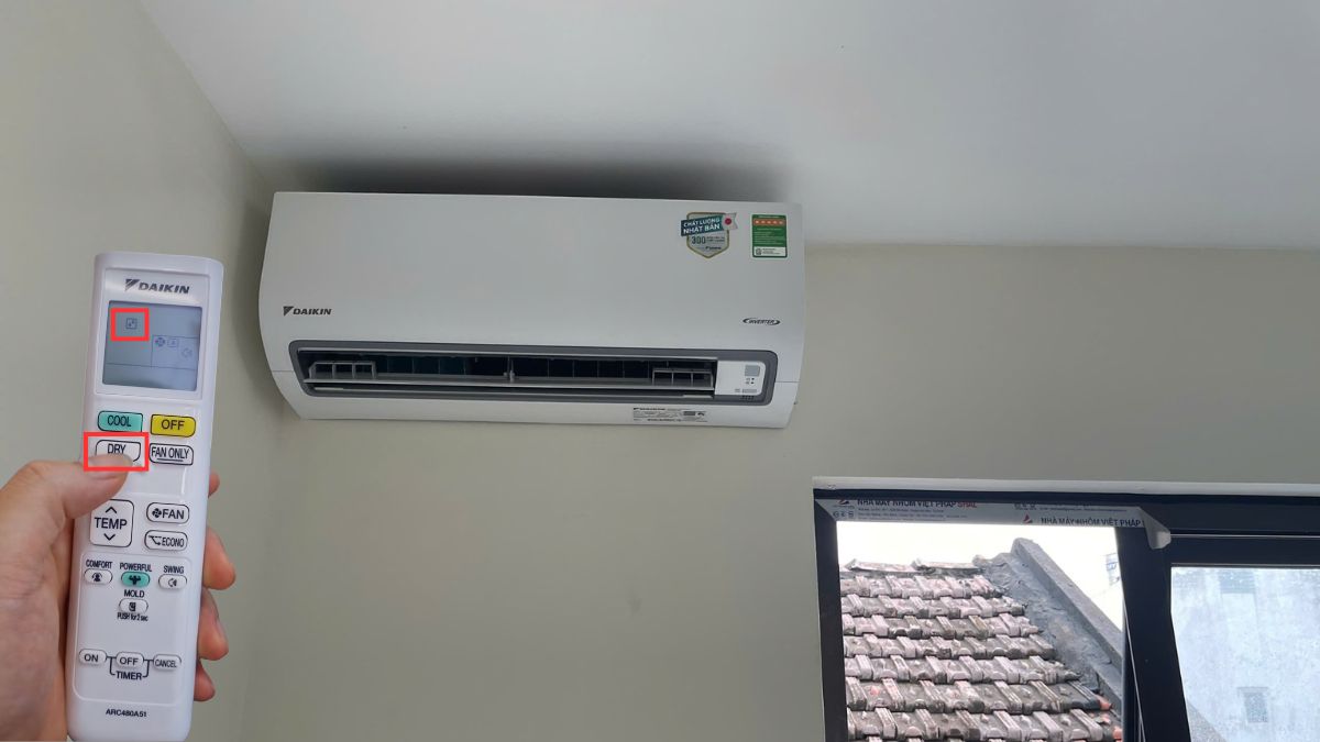 Cách bật chế độ Dry với remote Daikin model mới bước 2