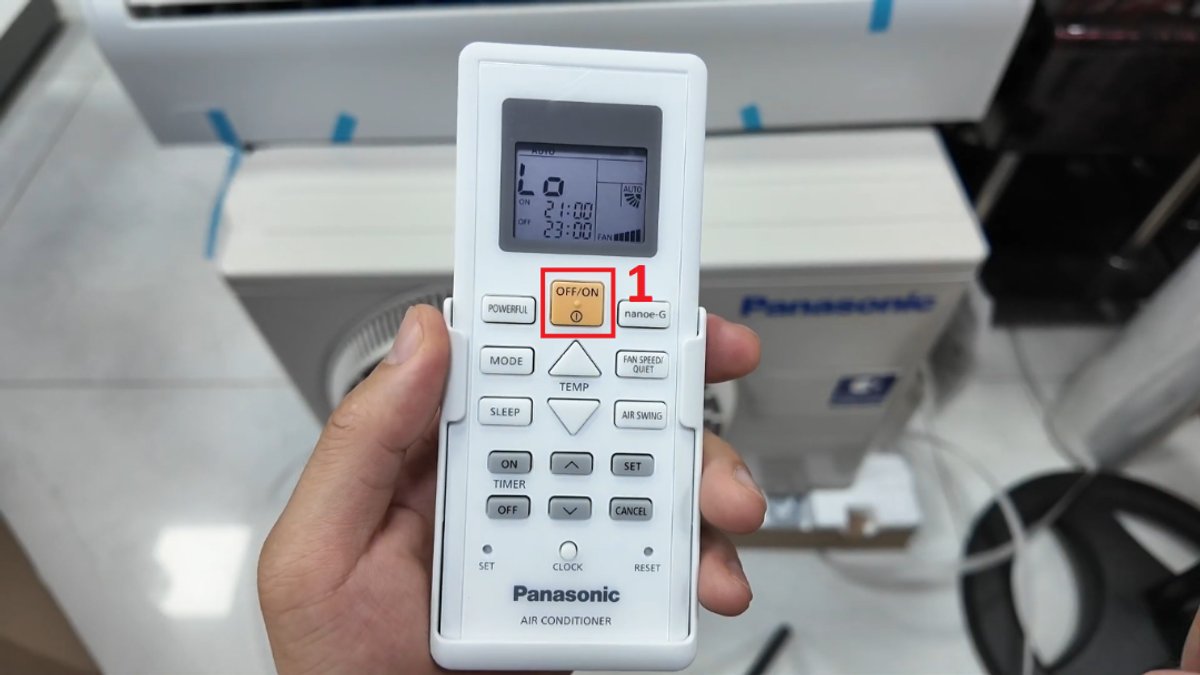 Hướng dẫn bật Quiet bằng remote Panasonic bước 1