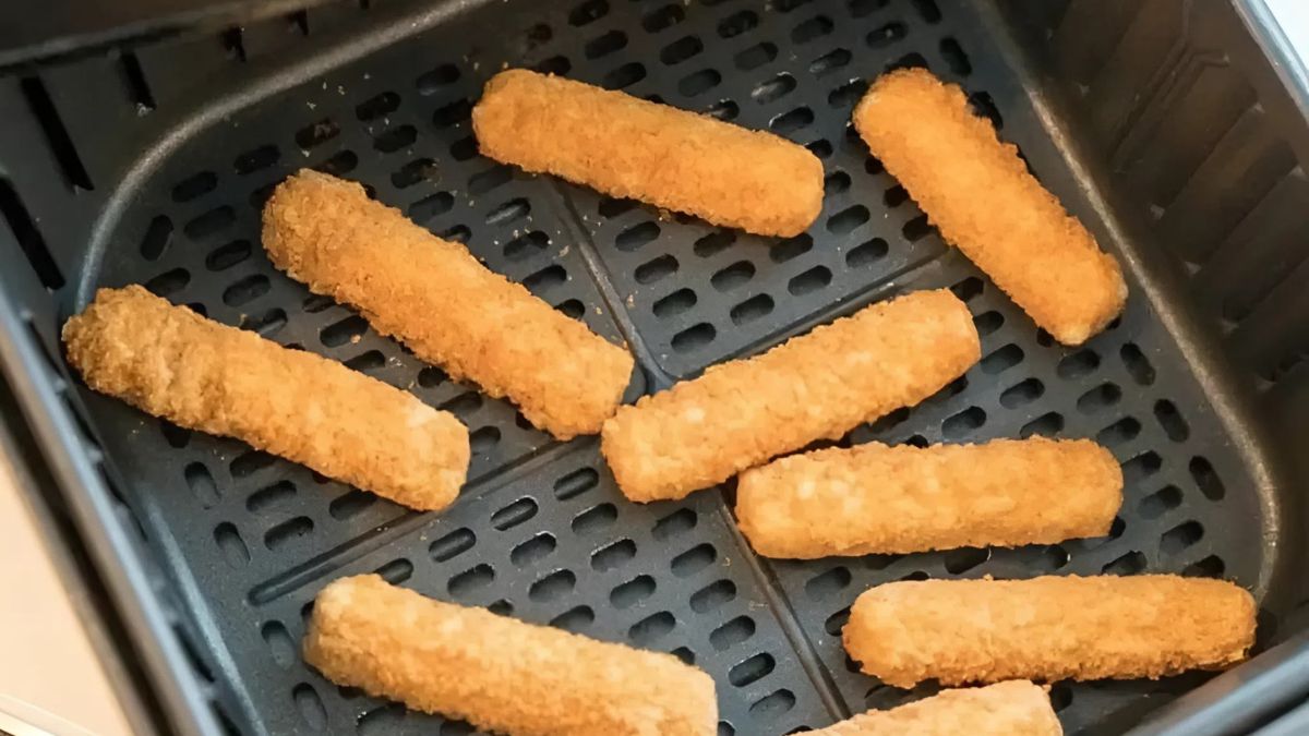 Chiên phô mai que bằng nồi chiên không dầu nhanh và tiện lợi hơn