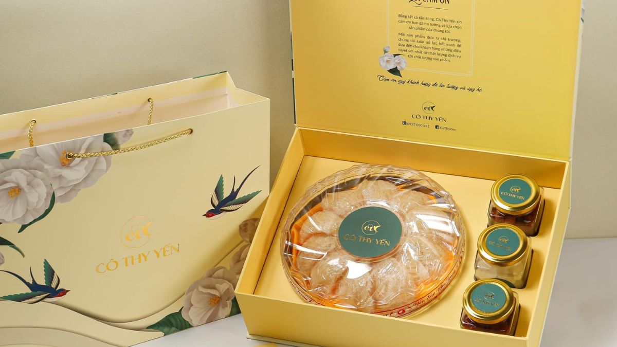 Thực phẩm chức năng, yến sào là món quà thích hợp để biếu ba mẹ bạn trai