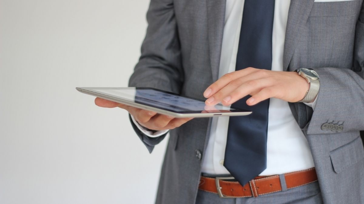 Công dụng của iPad trong công việc là tạo sự linh hoạt và chuyên nghiệp