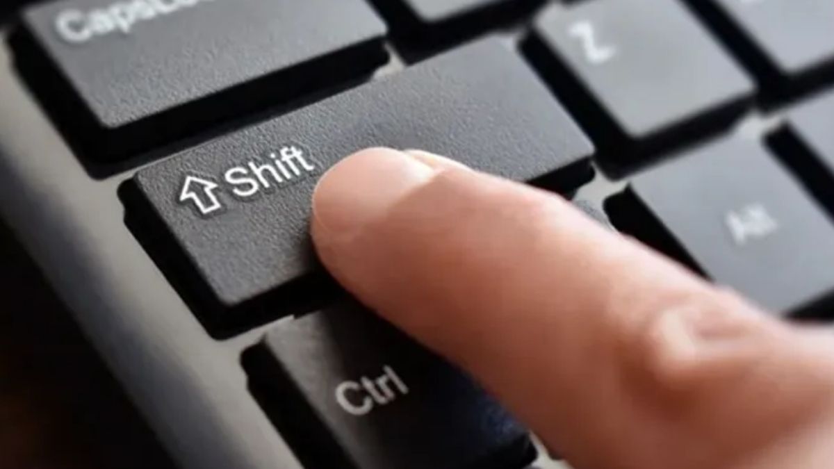 Bàn phím bị bẩn hoặc phím bị kẹt khiến không sử dụng được tổ hợp Ctrl Shift S