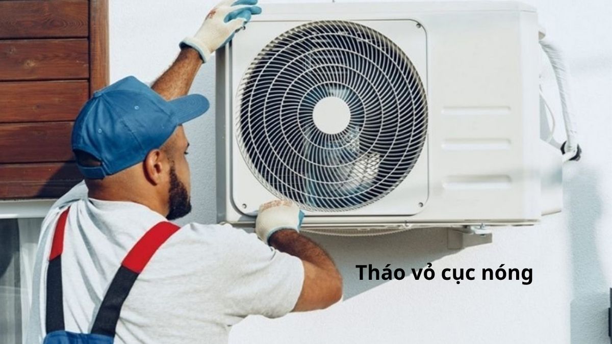 Dùng tua vít tháo các ốc cố định