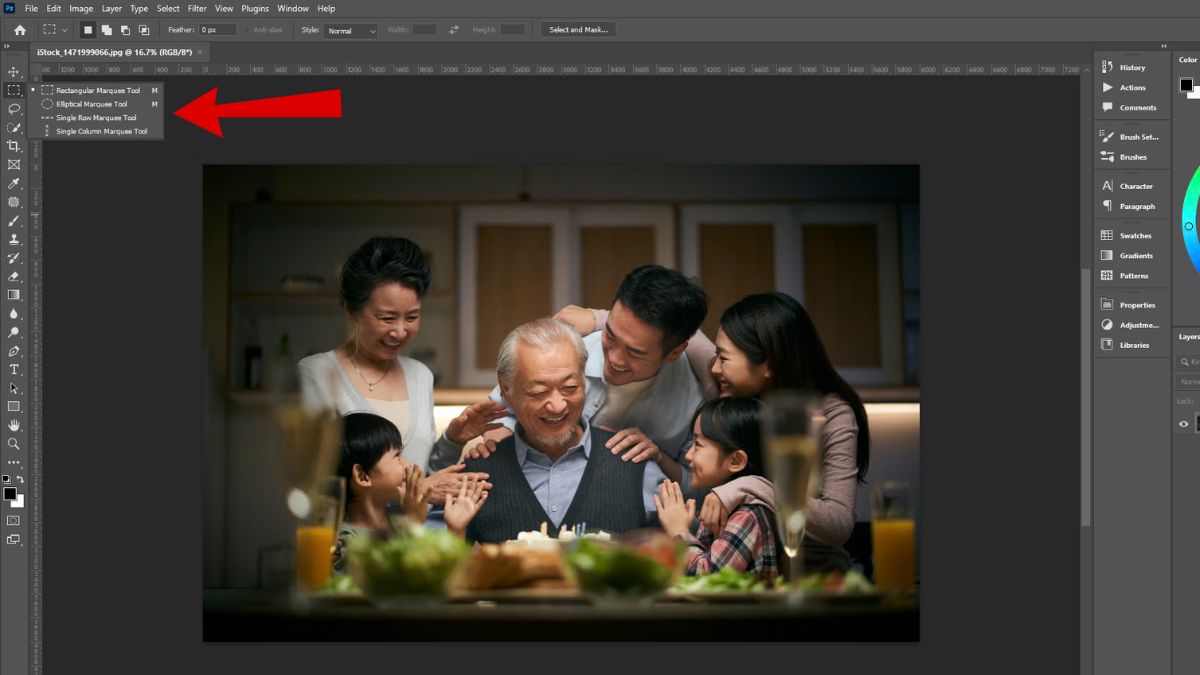 Đảo ngược vùng chọn trong Photoshop với nhóm công cụ Marquee Tool bước 1 (Hình minh họa)