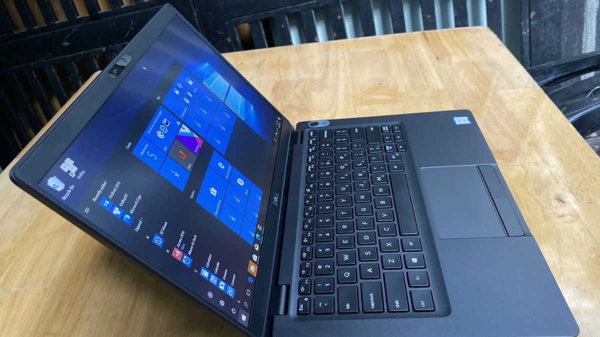 Dell Latitude 5300 sản xuất vào năm 2019