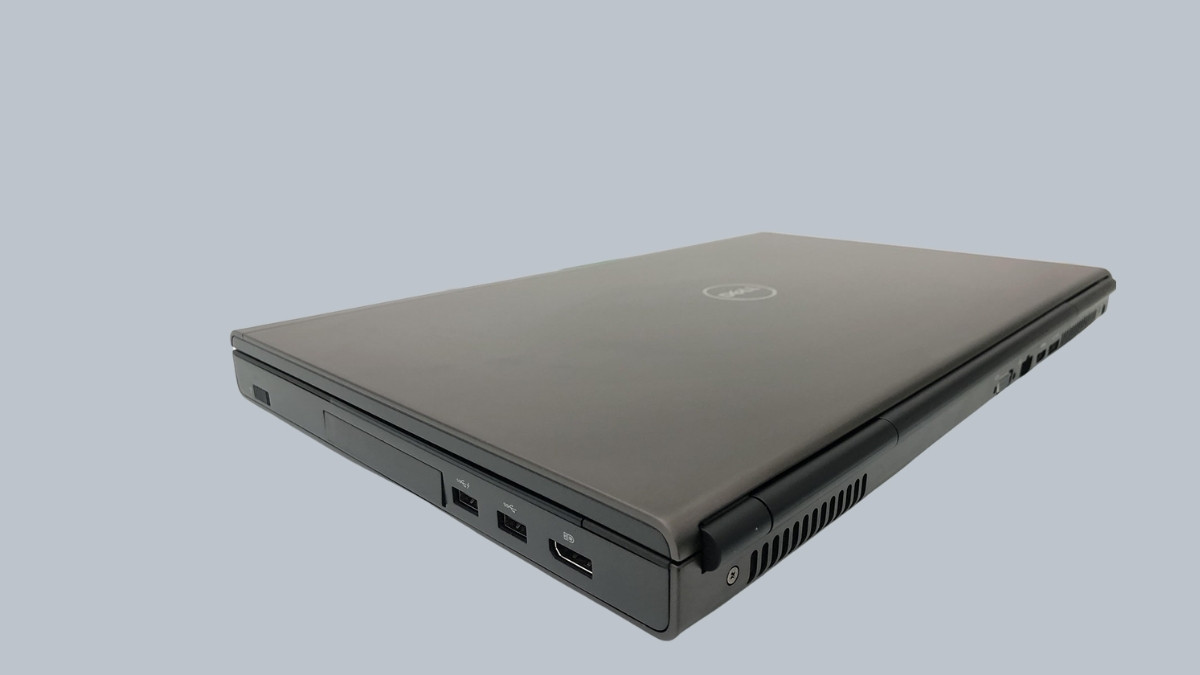 Dell Precision M6800 vẫn là lựa chọn đáng cân nhắc nếu bạn cần một chiếc máy trạm bền bỉ
