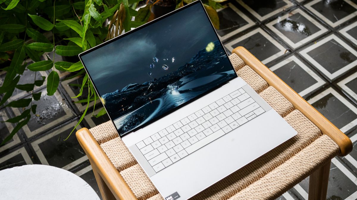 Dell XPS được trang bị bản lề cứng cáp