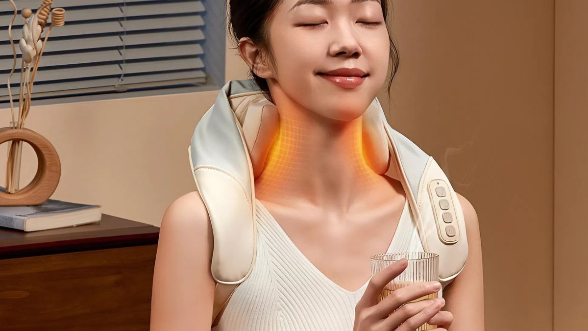 Thiết bị massage cổ vai gáy là món quà công nghệ có thể chọn làm quà tất niên