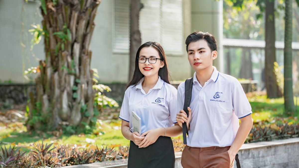 Điểm chuẩn phương thức ưu tiên xét tuyển theo quy định của trường