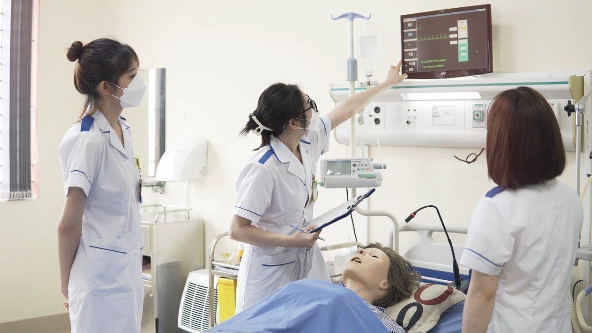 Sinh viên thực tập tại trường Đại học Điều dưỡng Nam Định