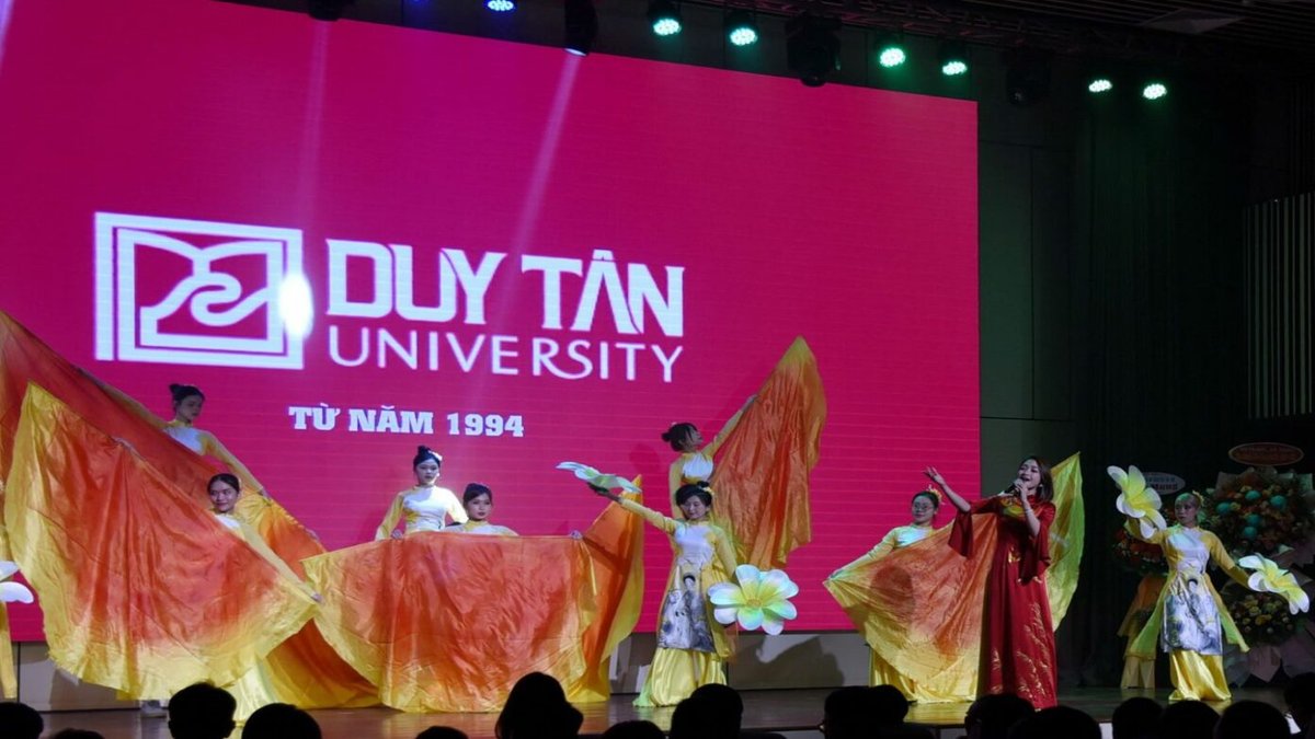 So sánh học phí Đại học Duy Tân