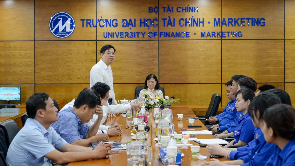 Cập nhật mức học phí UFM chương trình chuẩn tiếng Anh