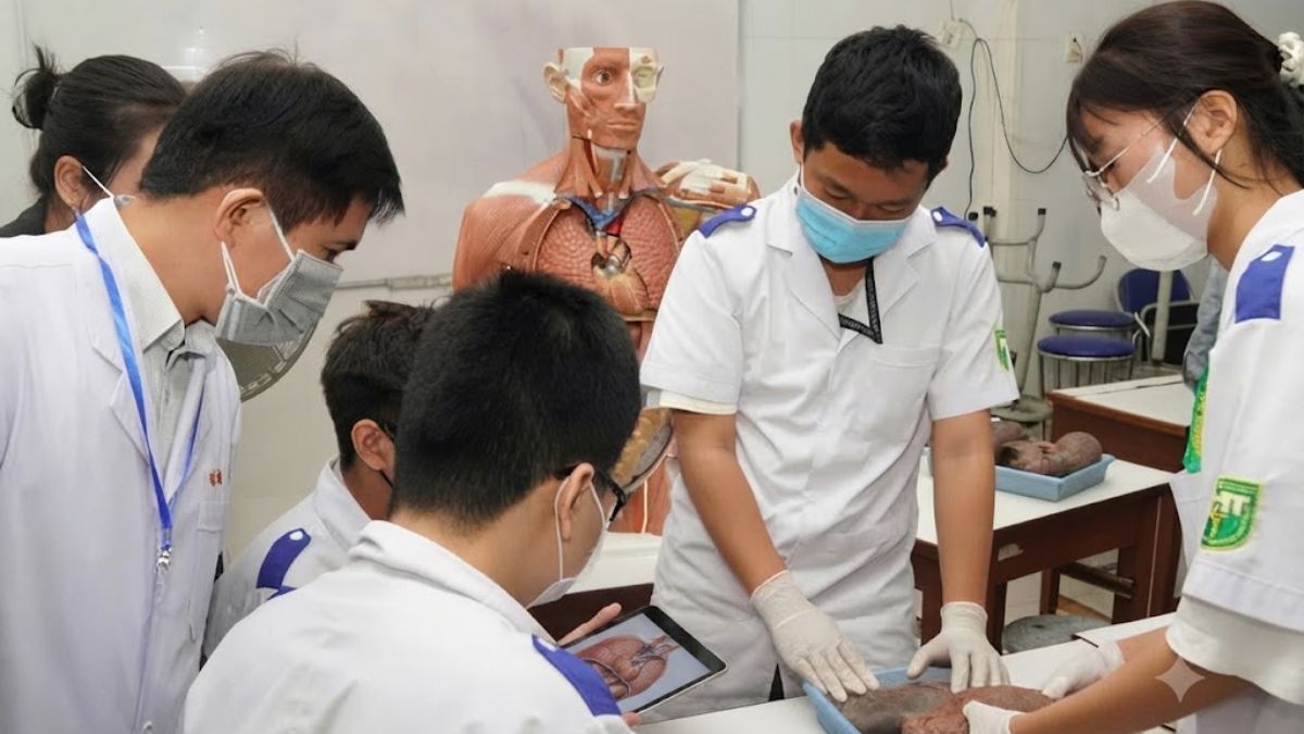 Học phí chương trình Y khoa tăng cường Tiếng Anh