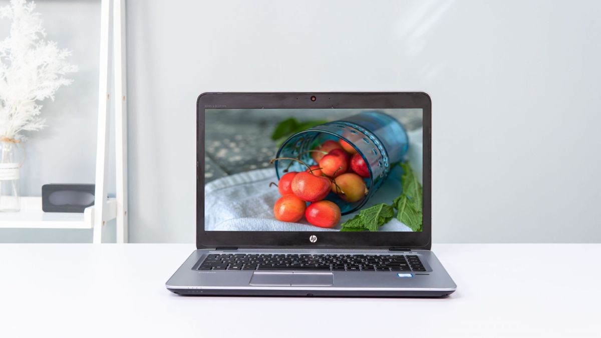 HP EliteBook 820 G3 có thiết kế hoàn thiện và chắc chắn