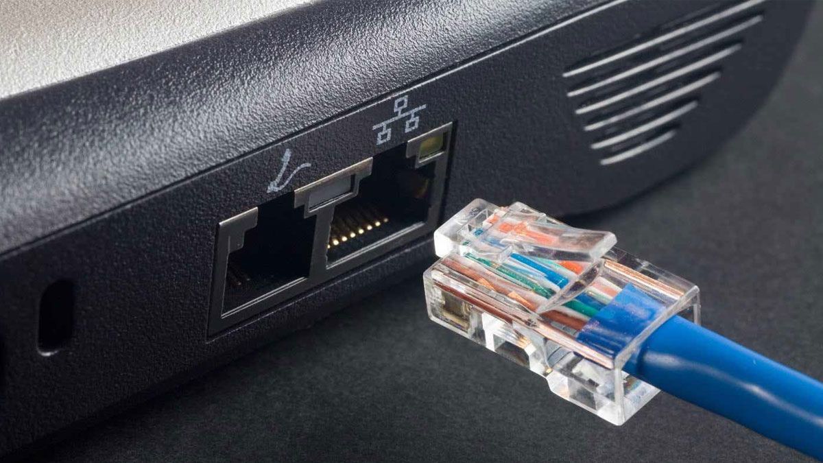 Kiểm tra mặt sau case máy tính