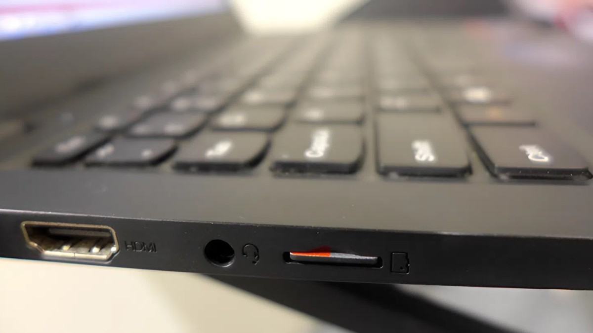 Một số dòng Dell có hỗ trợ khe cắm thẻ nhớ