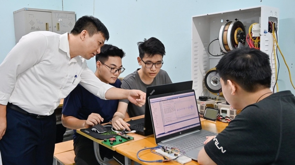 Kỹ sư thiết kế vi mạch và bán dẫn