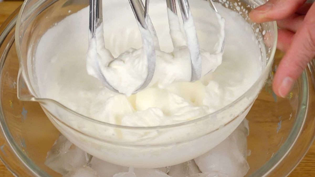 Lỗi nhân kem bị vón cục hoặc chảy nước