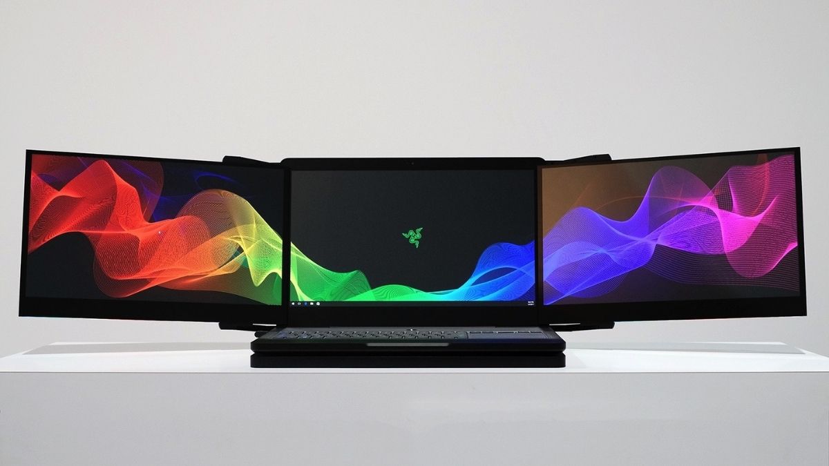 Laptop 3 màn hình là hệ thống máy tính xách tay hiển thị nội dung trên 3 thiết bị riêng biệt