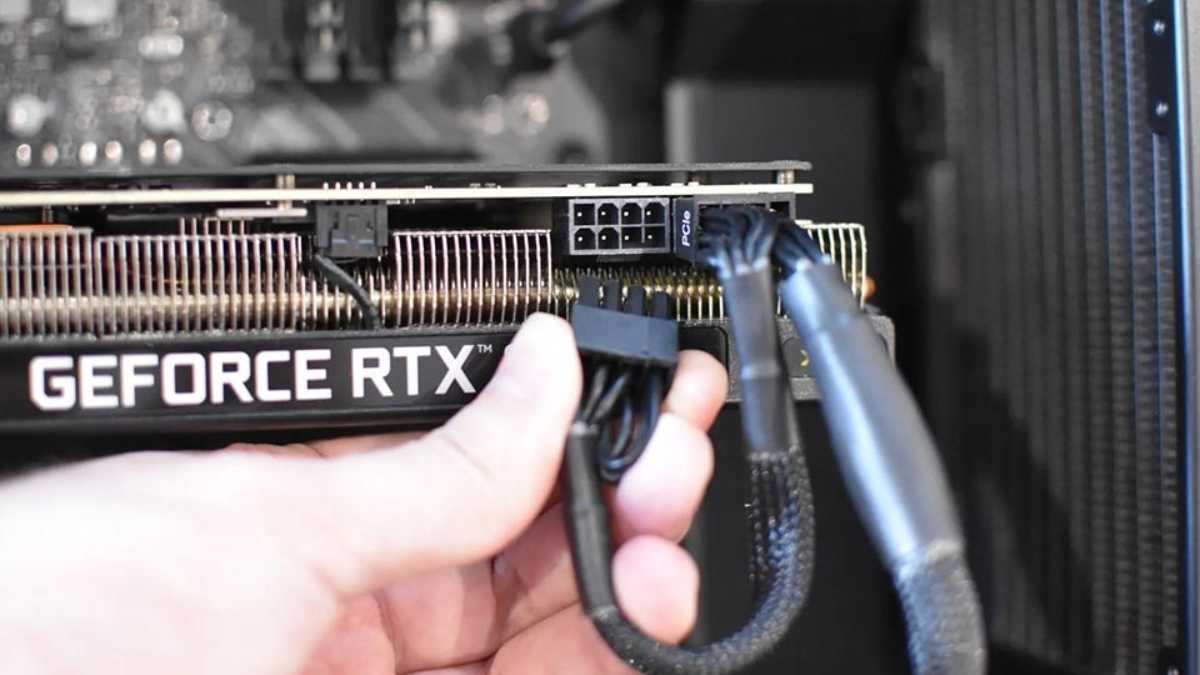 Kiểm tra màn hình vật lý và cáp kết nối