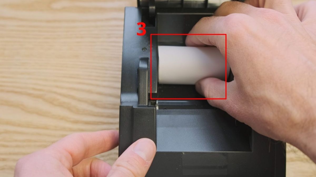 Cách thay cuộn giấy in nhiệt mới bước 3