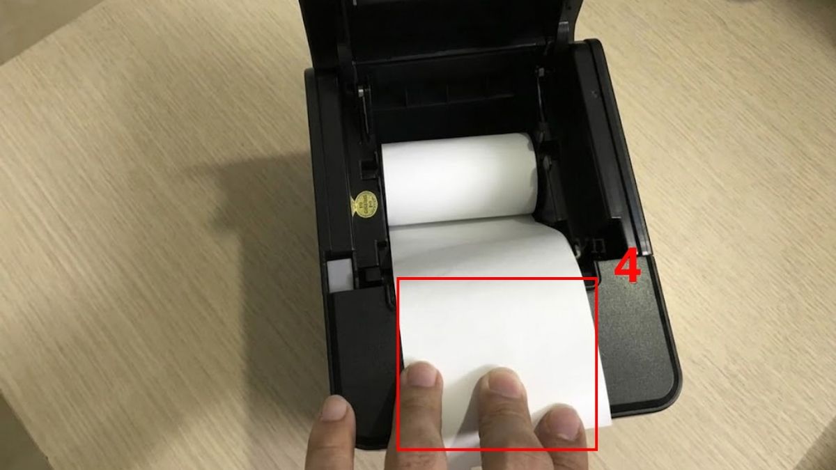 Cách thay cuộn giấy in nhiệt mới bước 4