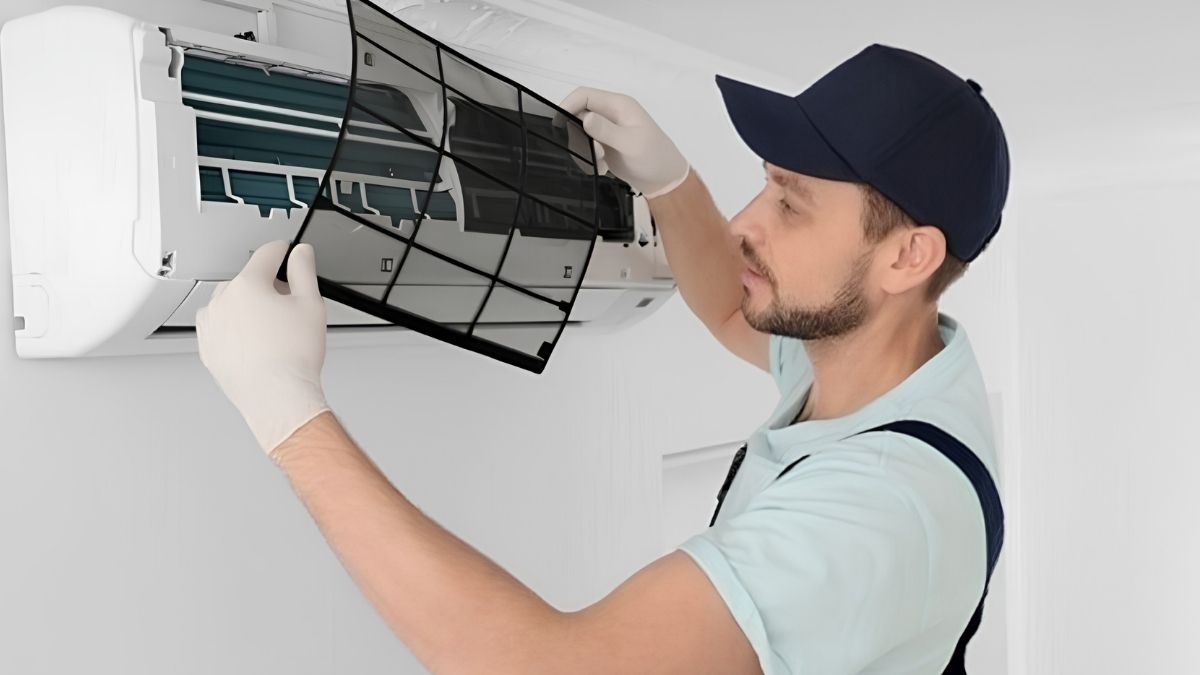 Vệ sinh lưới lọc định kỳ