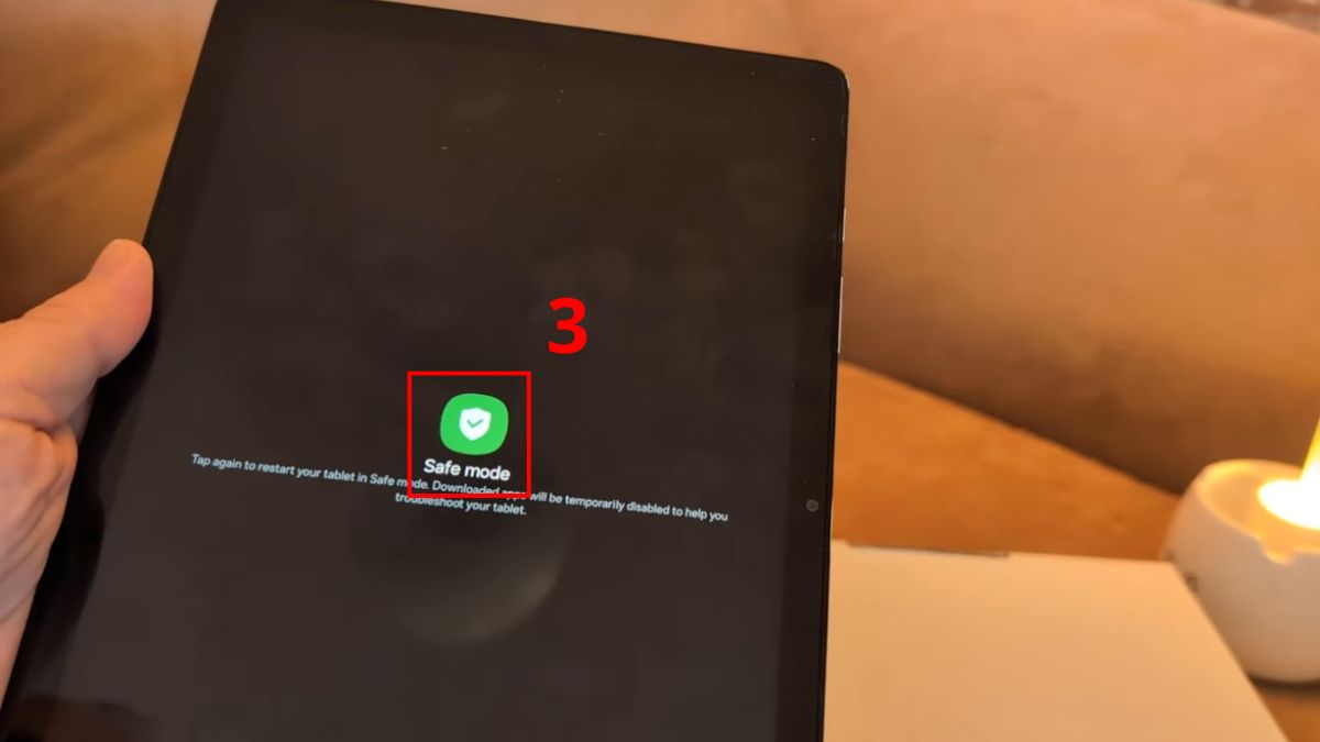 Khởi động lại thiết bị ở chế độ an toàn bước 3