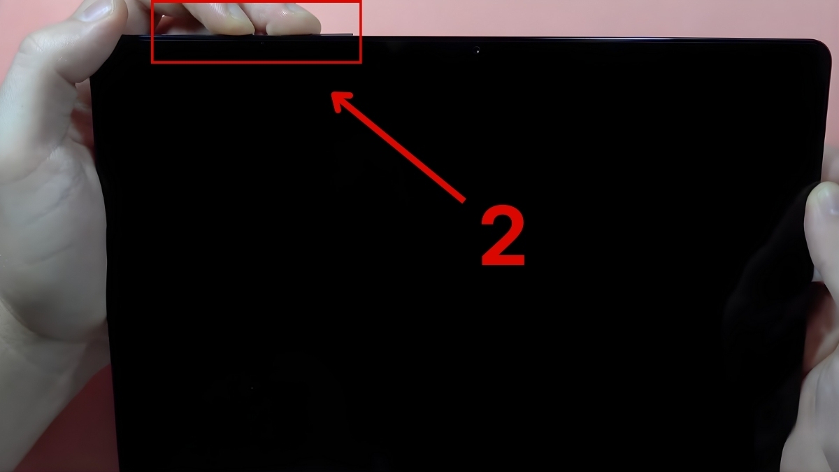 Khởi động lại máy tính bảng Samsung để sửa tình trạng treo logo bước 2