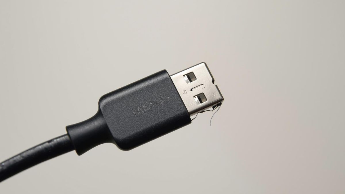 Cáp sạc hoặc củ sạc hư hỏng có thể khiến máy tính bảng Samsung không sạc vào pin