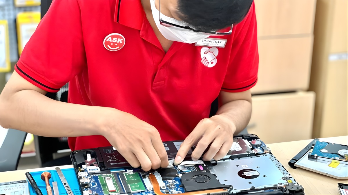 Nên mang máy đến trung tâm sửa chữa uy tín như Điện thoại vui để kiểm tra
