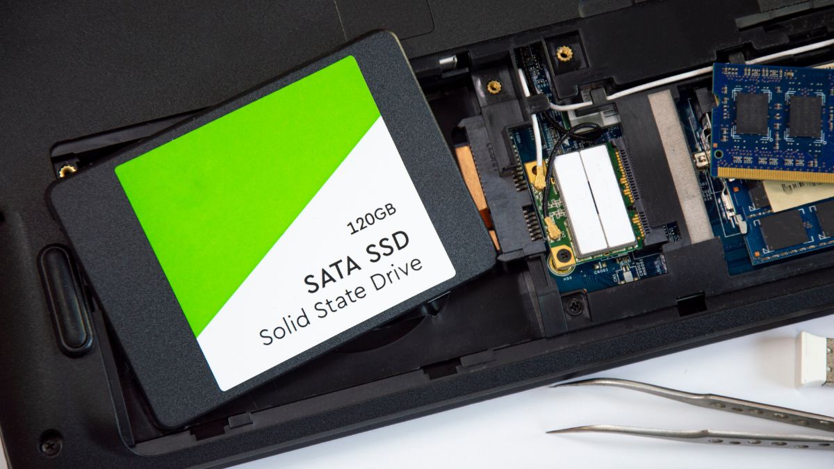 Kiểm tra máy đã lắp ổ SSD chưa