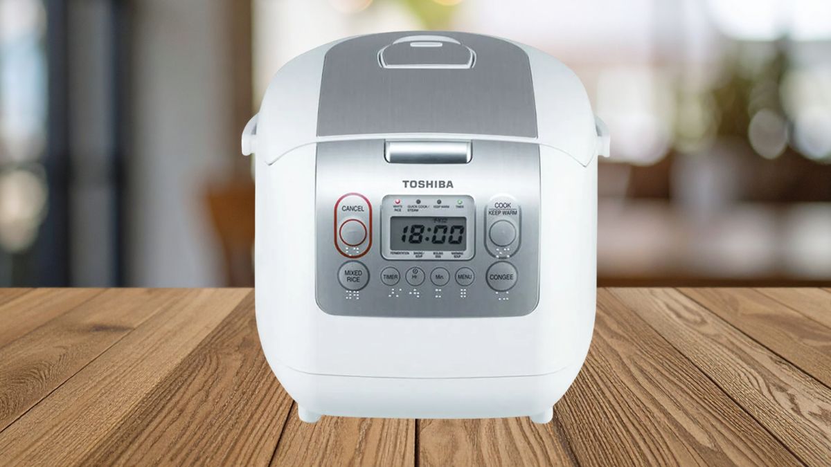 Nồi cơm điện Toshiba màu trắng