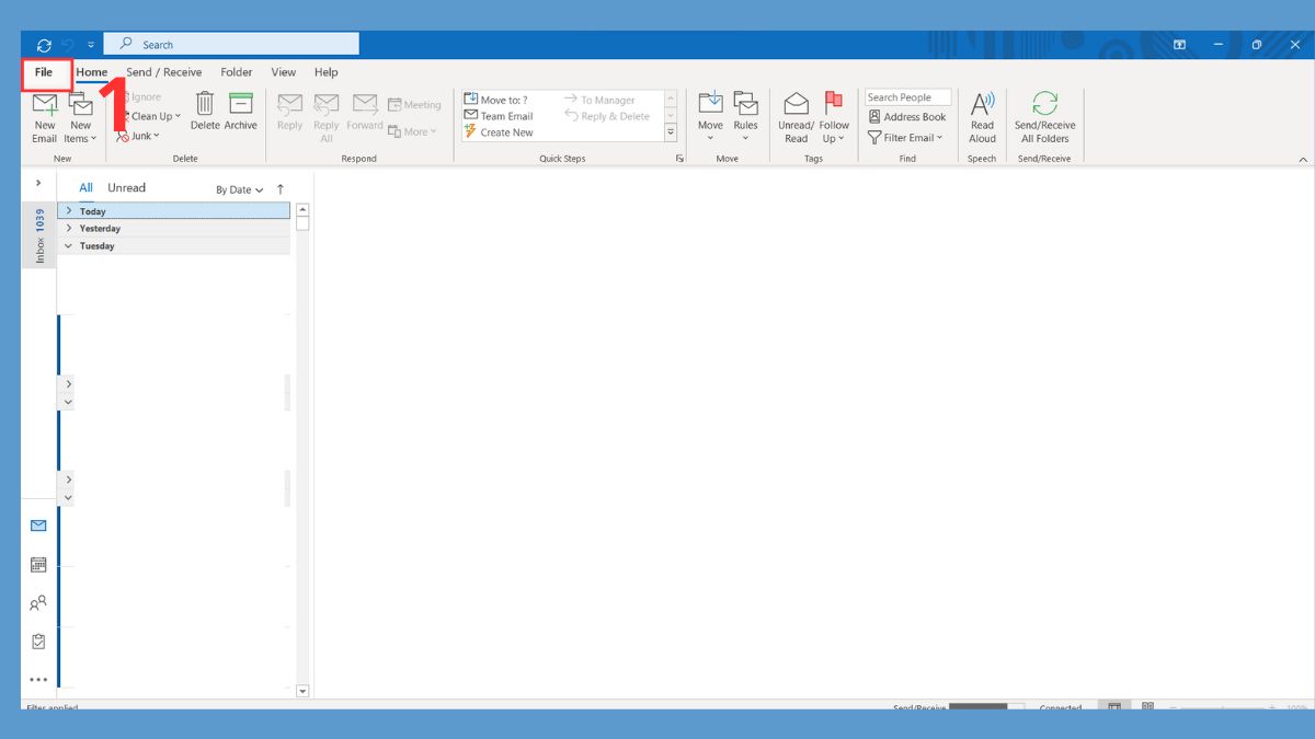 Cách giải phóng dung lượng Outlook bước 1